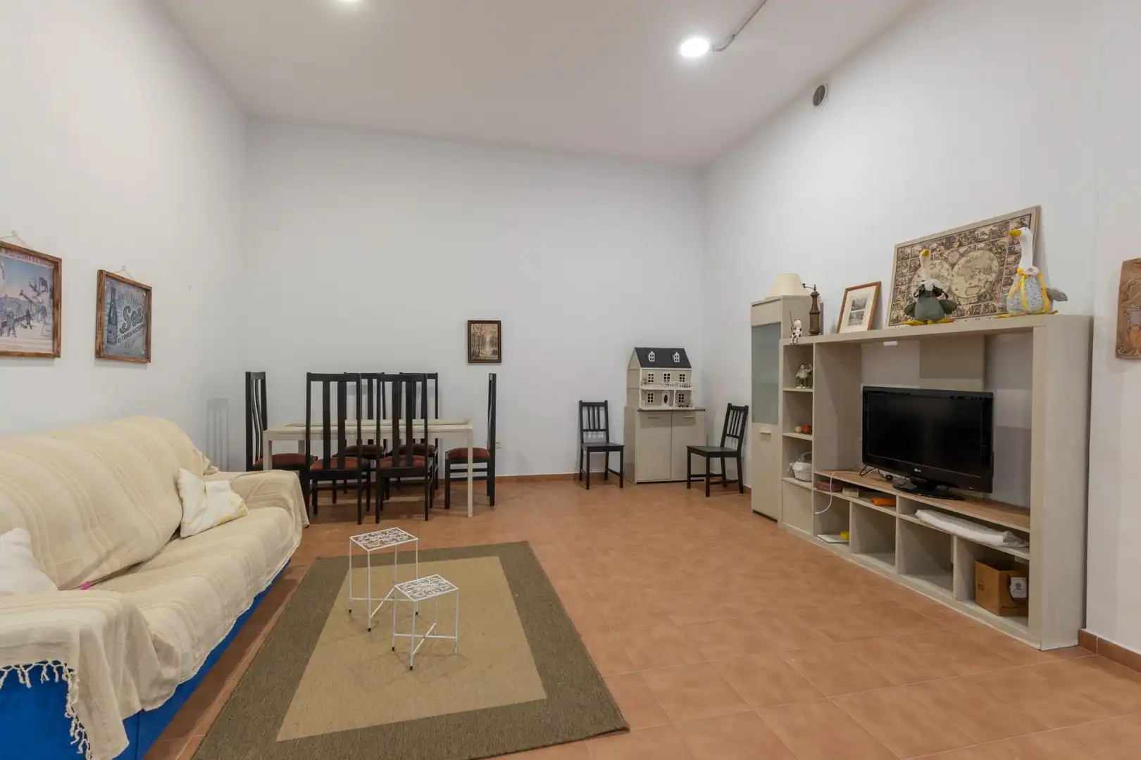 Sala d'estar de Casa o xalet en venda en Salobreña amb Aire condicionat, Jardí privat i Piscina