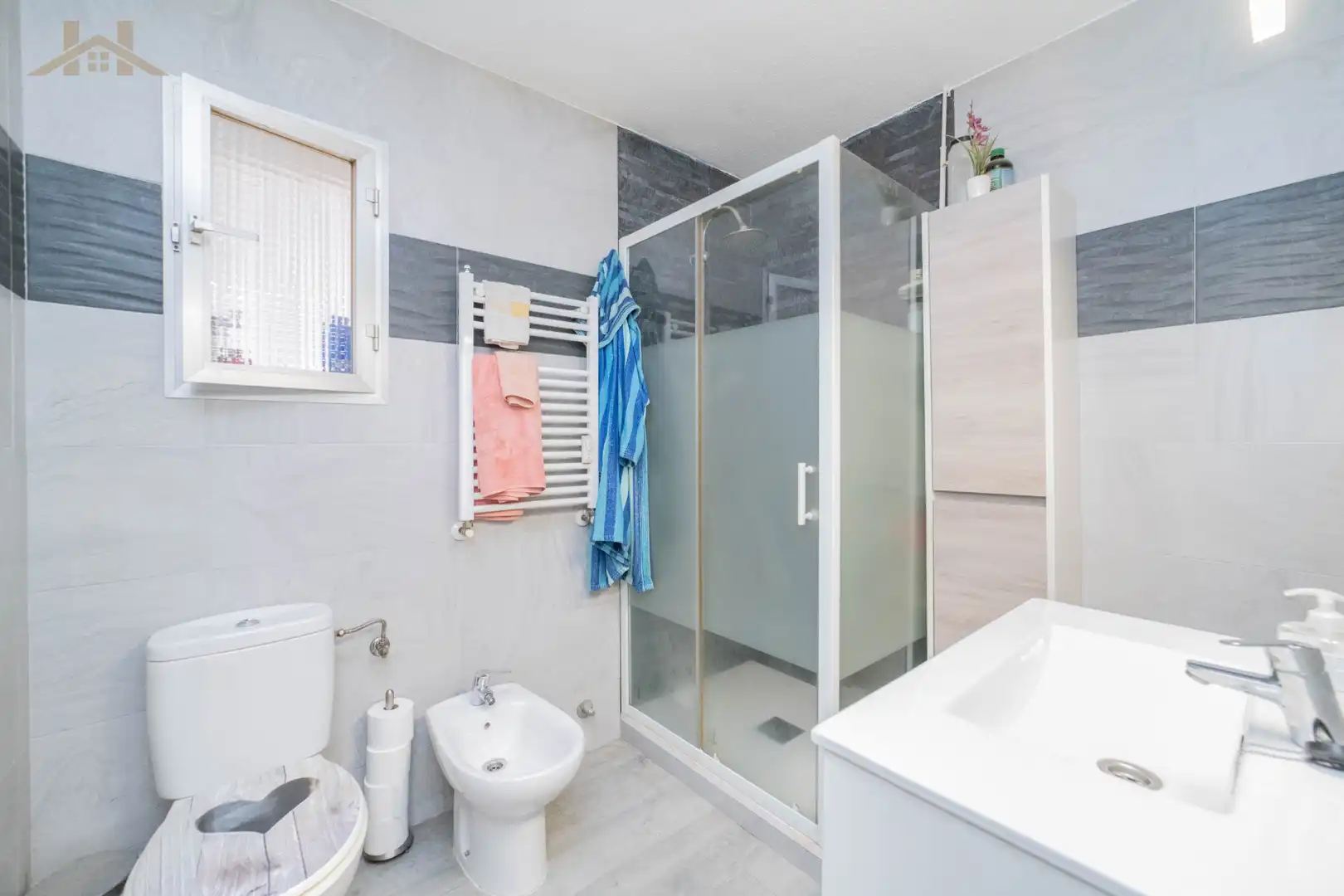 Baño de Piso en venta en Fuenlabrada con Calefacción, Terraza y Horno