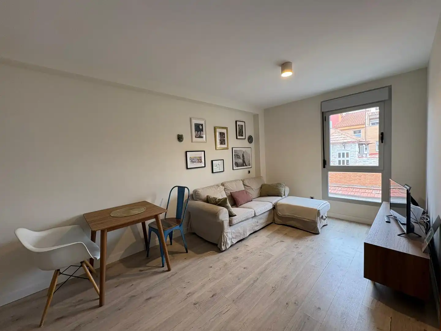 Flat for rent in Calle Condes de Pinto, Parque Europa - Los Pitufos