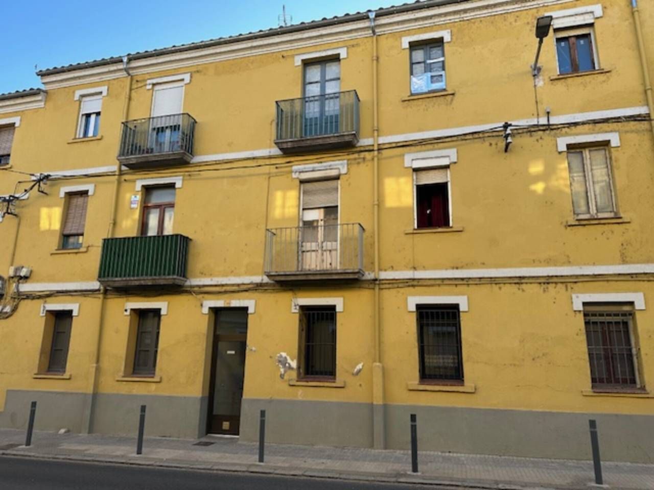 Vista exterior de Pis en venda en Anglès amb Balcó