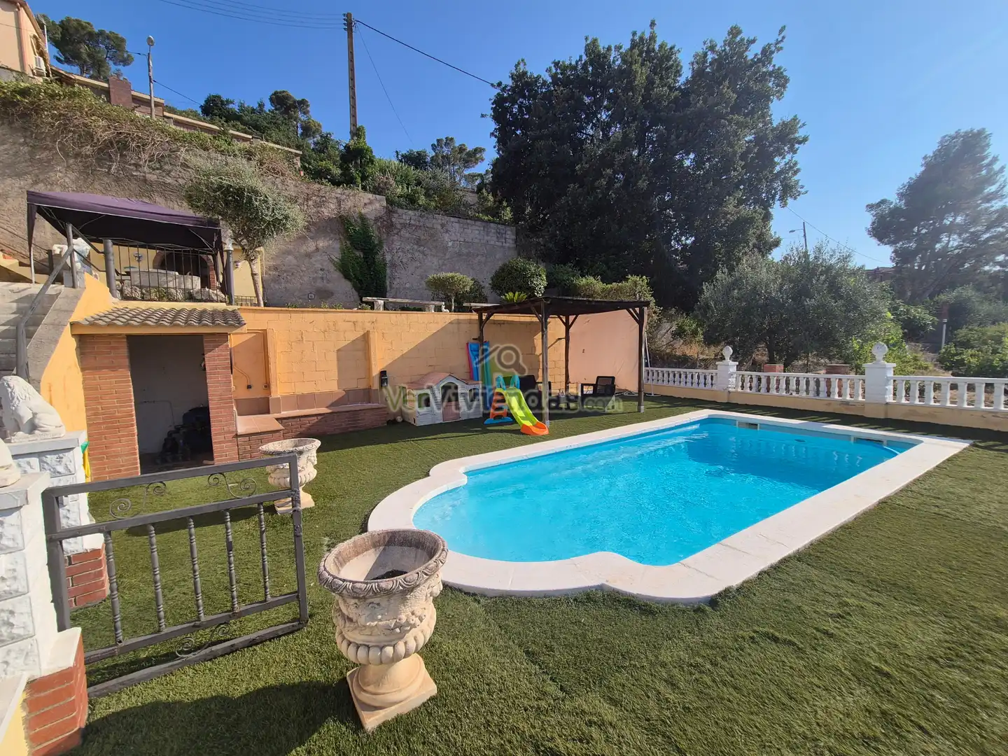Piscina de Casa o xalet en venda en Sant Vicenç Dels Horts amb Aire condicionat, Calefacció i Jardí privat