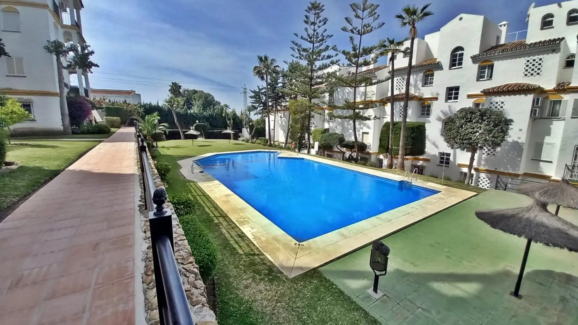 Piscina de Ático en venta en Estepona con Terraza y Piscina comunitaria