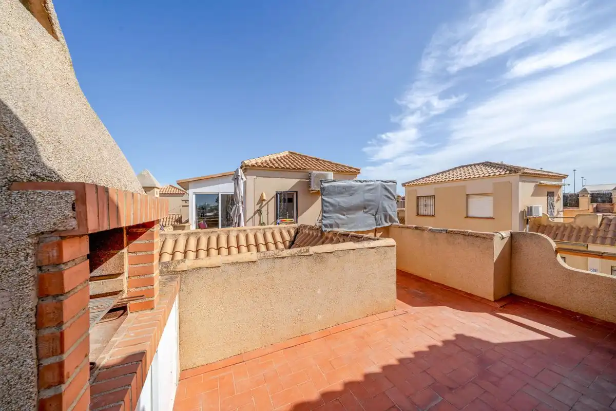 Vista exterior de Dúplex en venda en Torrevieja amb Calefacció, Jardí privat i Terrassa