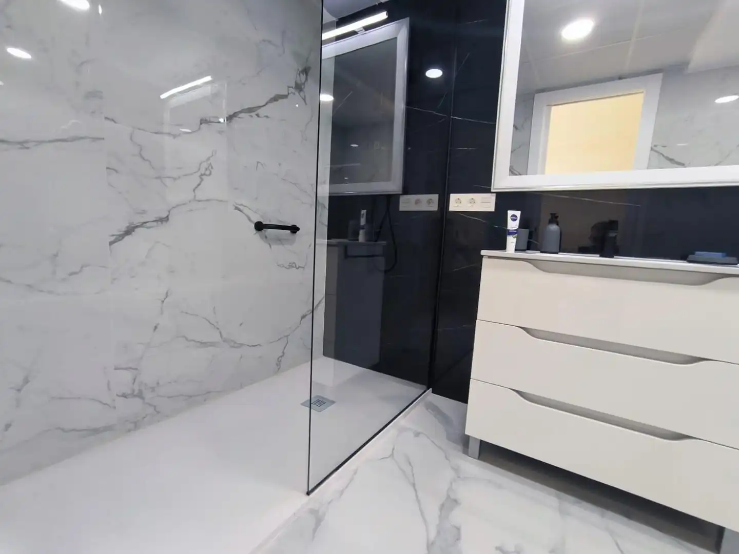 Bathroom of Flat for sale in Benidorm  with Air Conditioner, Heating and Furnished