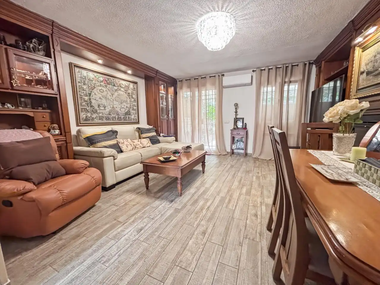 Sala d'estar de Casa adosada en venda en Moralzarzal amb Aire condicionat, Calefacció i Jardí privat