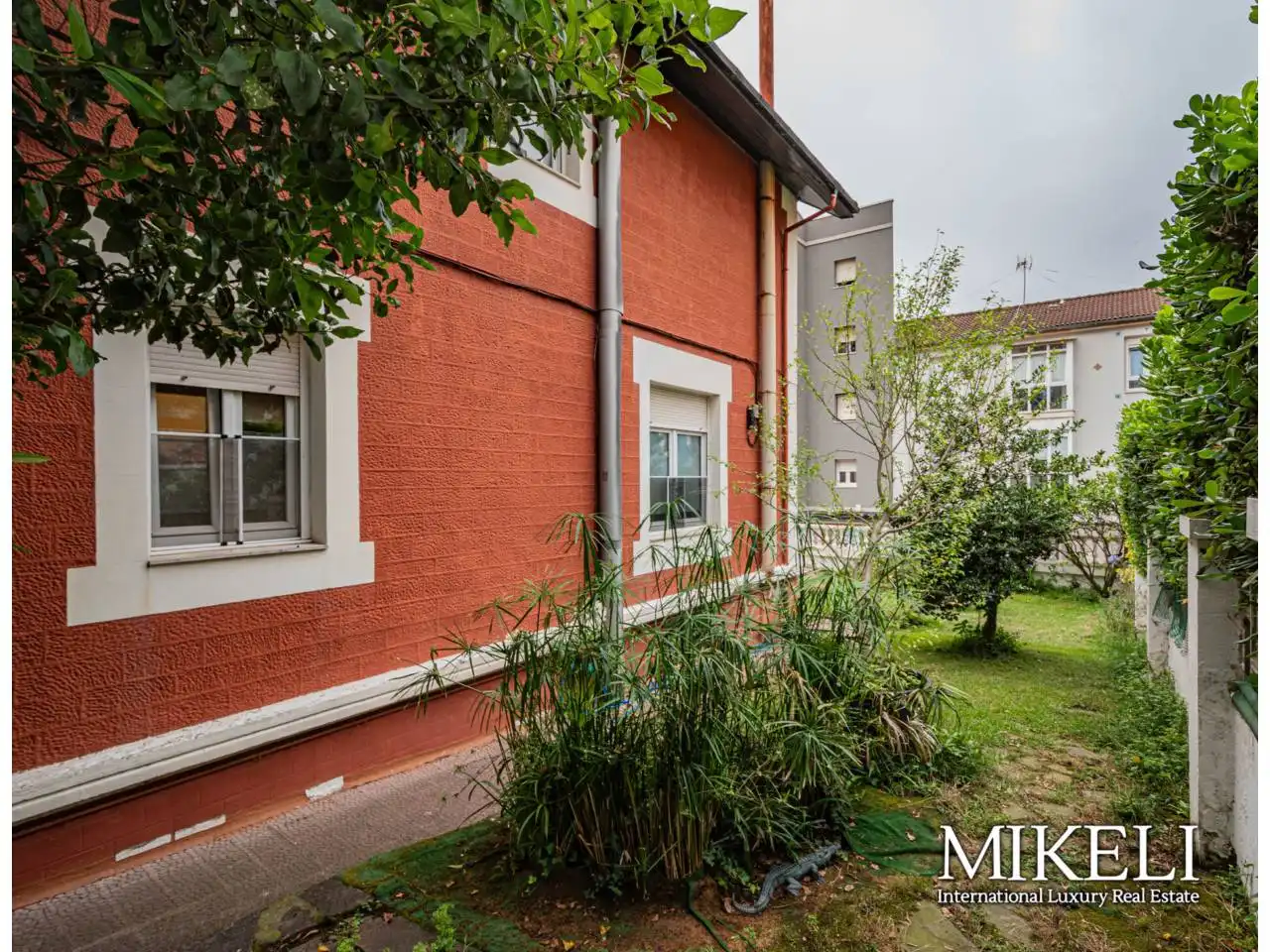 Außenansicht von Haus oder Chalet zum Verkauf in Santander mit Heizung, Privatgarten und Parkett
