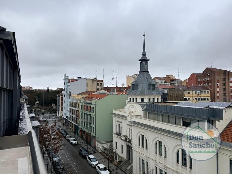 Vista exterior de Àtic de lloguer en Valladolid Capital amb Calefacció i Terrassa