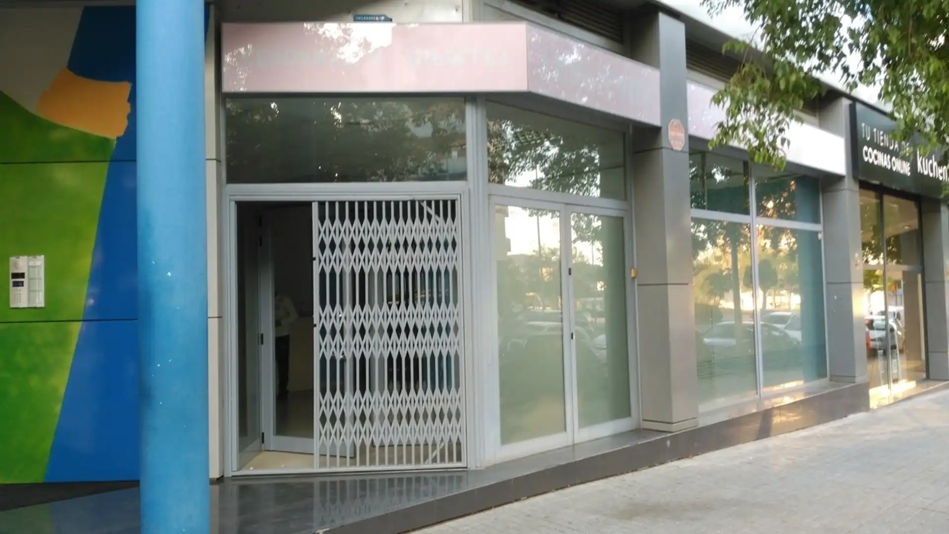 Vista exterior de Local de alquiler en Cerdanyola del Vallès con Aire acondicionado