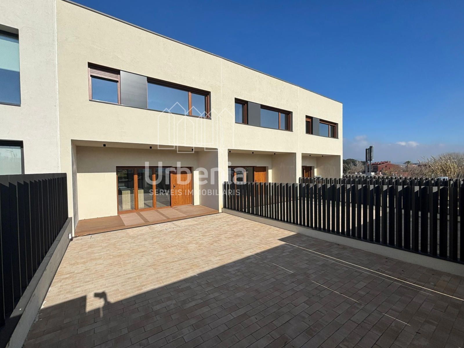Vista exterior de Casa adosada en venda en Tordera amb Calefacció i Terrassa