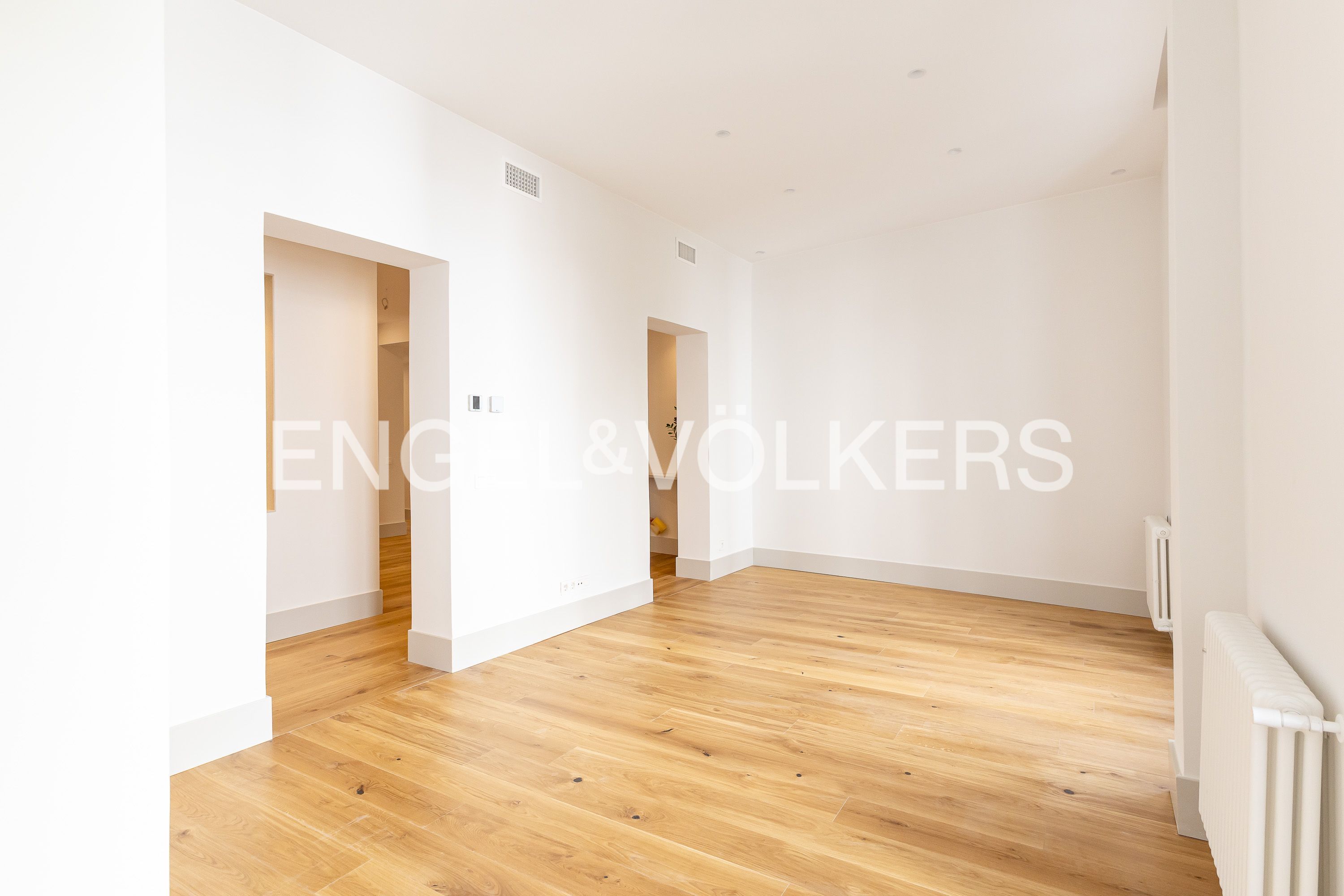 Flat for sale in  Madrid Capital  with Air Conditioner, Heating and Balcony