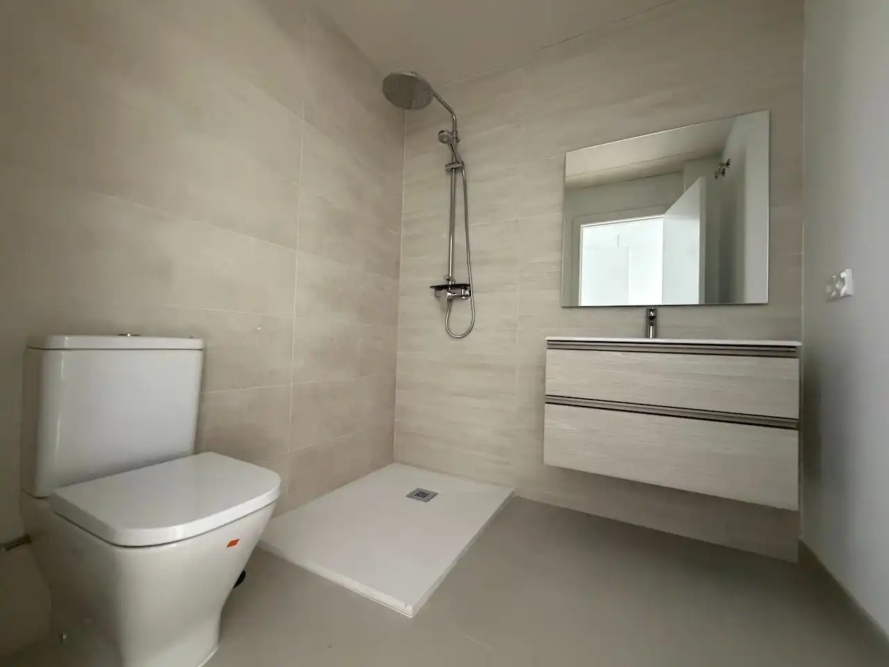 Baño de Piso en venta en Vélez-Málaga con Aire acondicionado, Calefacción y Terraza