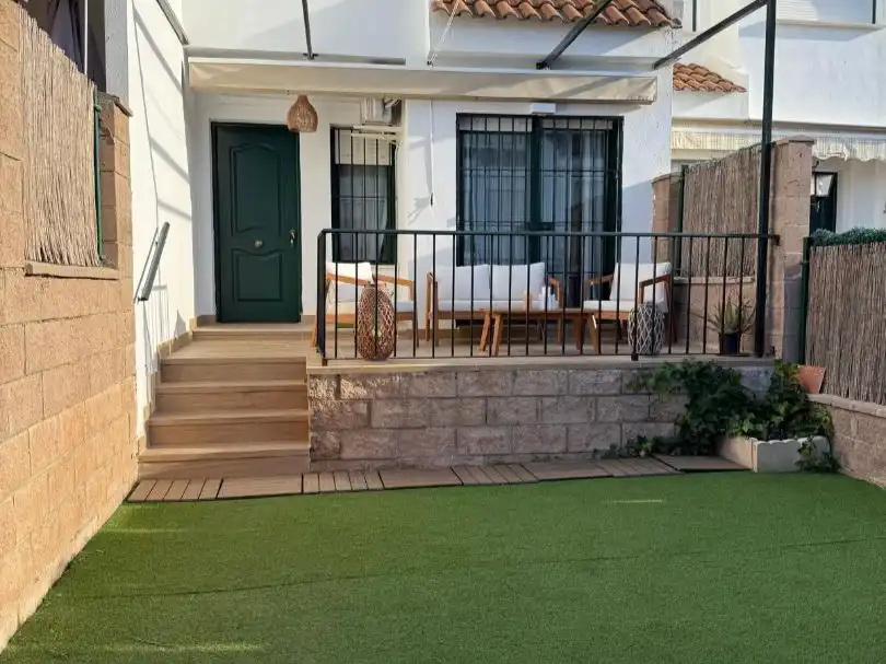 Villa con piscina in vendita a AVENIDA DE MAGALLANES 52