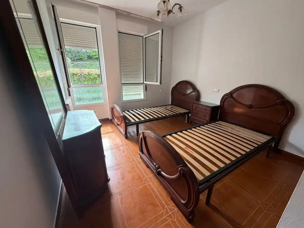 Dormitori de Casa o xalet en venda en Llanes amb Calefacció, Jardí privat i Terrassa