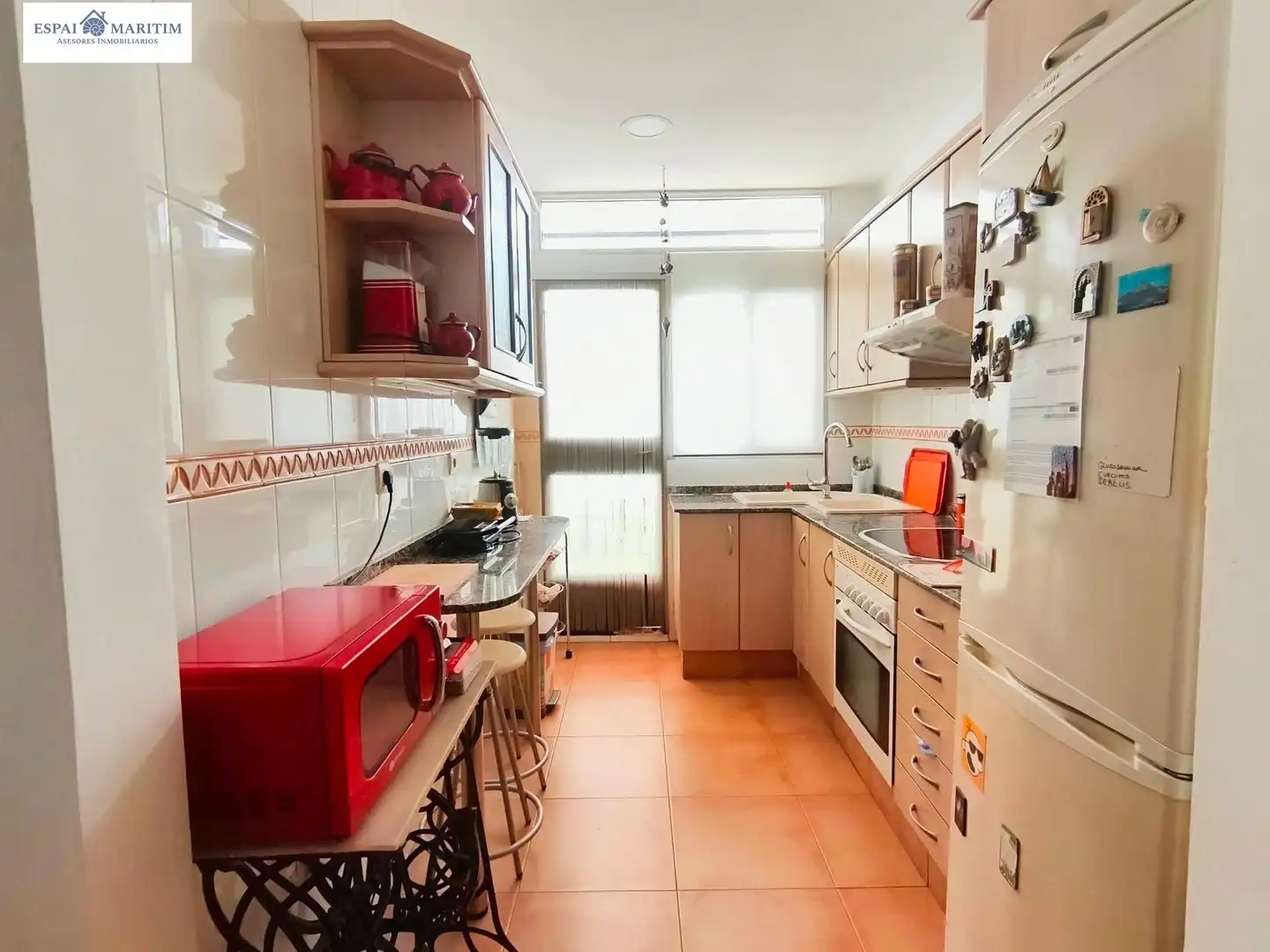 Cuina de Casa o xalet en venda en Burjassot amb Aire condicionat, Terrassa i Forn
