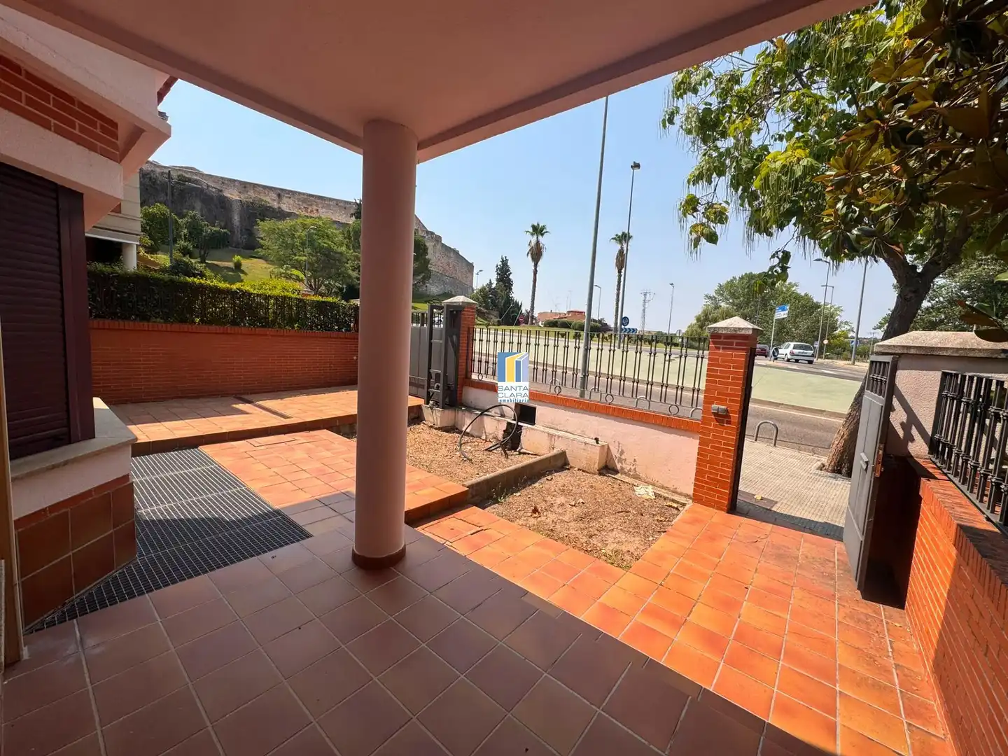 Aparcament de Casa adosada en venda en Zamora Capital  amb Calefacció, Jardí privat i Parquet