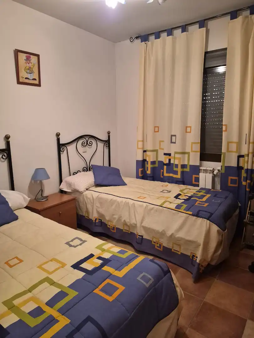 Habitación de Casa o chalet en venta en Albares con Calefacción, Jardín privado y Piscina
