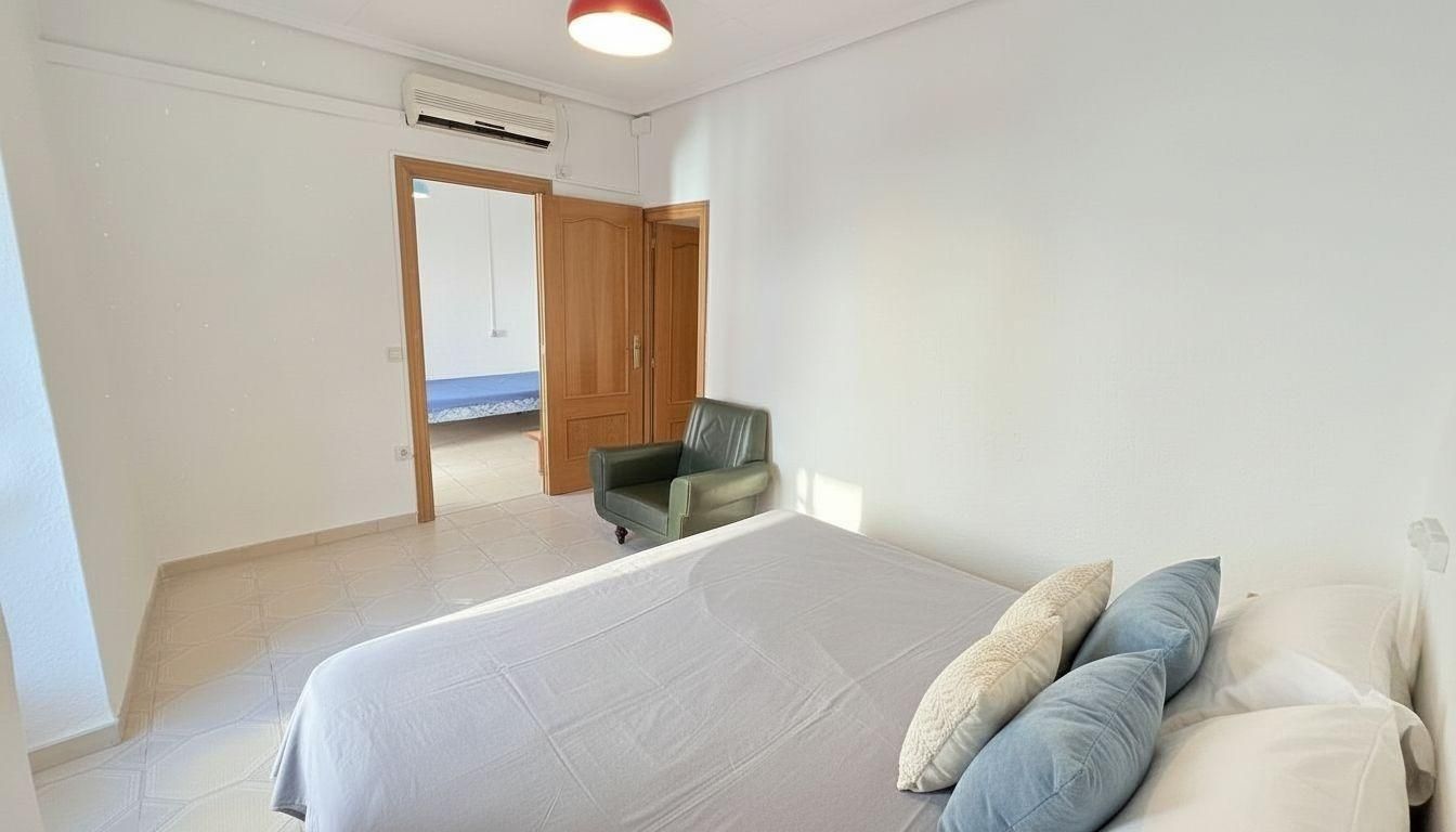 Bedroom of Flat for sale in Torrent  with Air Conditioner and Balcony