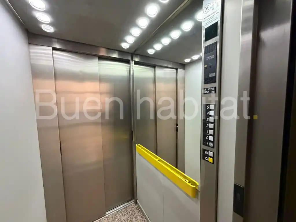 Flat with terrace for sale in Calle Pont (Del) 50, imagen 3