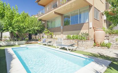 Piscina de Casa o xalet en venda en Pineda de Mar amb Calefacció, Jardí privat i Parquet