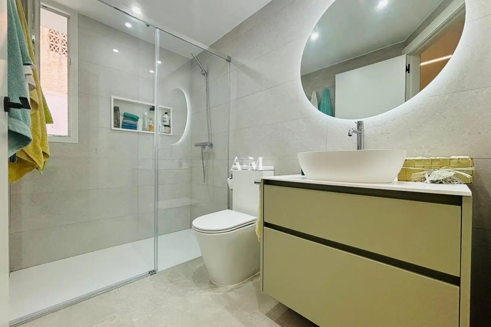 Baño de Piso de alquiler en Torrevieja con Aire acondicionado, Calefacción y Terraza