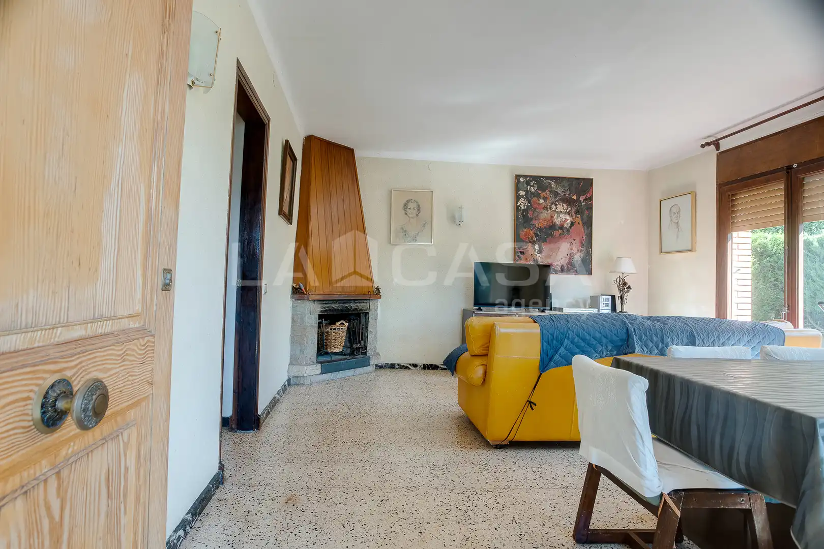Sala d'estar de Casa o xalet en venda en Llinars del Vallès amb Jardí privat, Forn i Internet