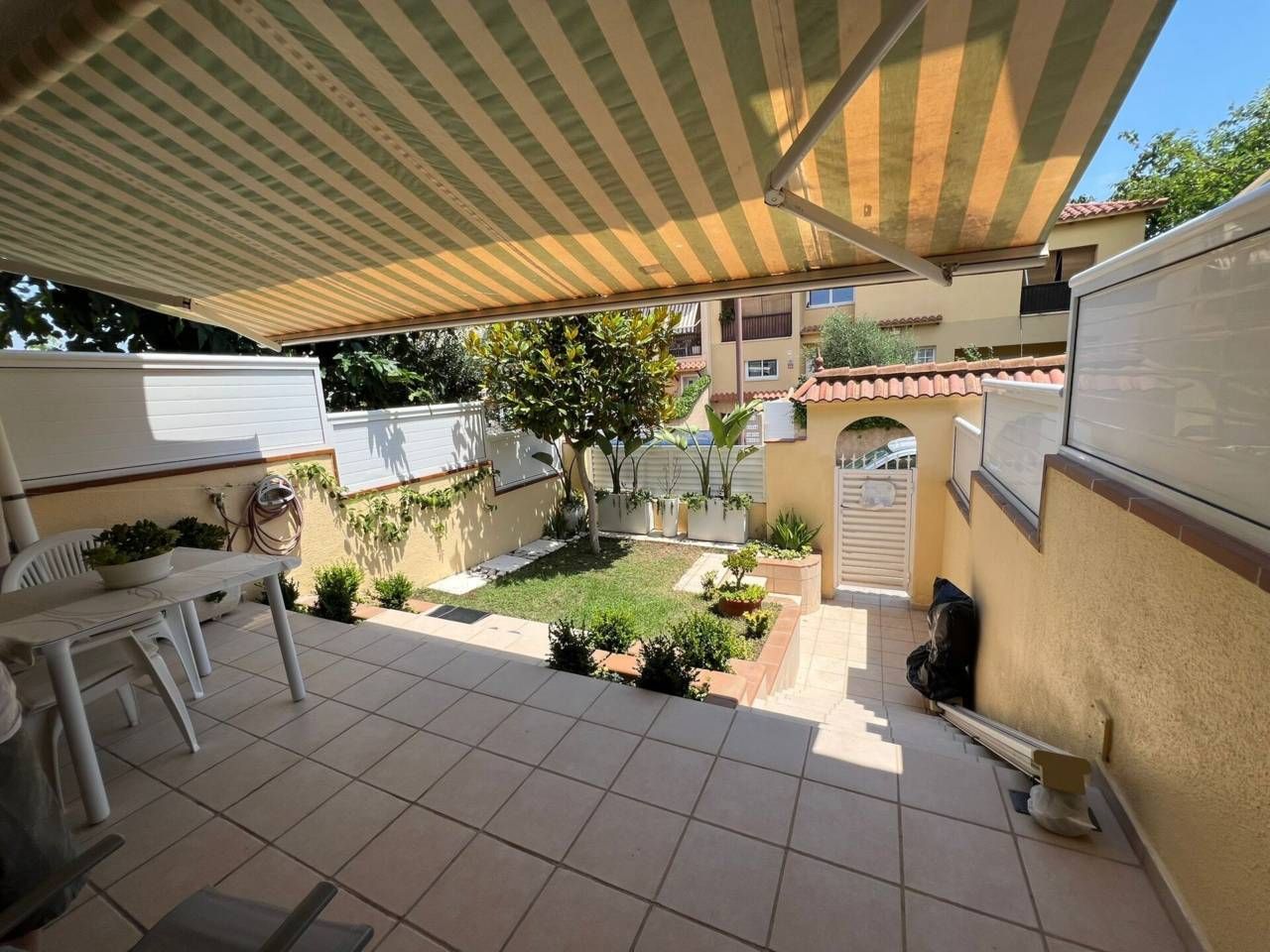 Jardí de Casa o xalet en venda en Cubelles amb Jardí privat i Moblat