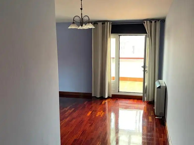 Schlafzimmer von Dachboden zur Miete in Poio mit Heizung, Parkett und Terrasse