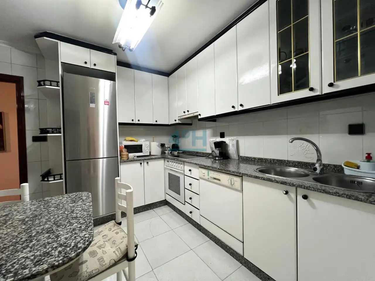 Kitchen of Flat for sale in Ourense Capital   with Heating, Parquet flooring and Storage room