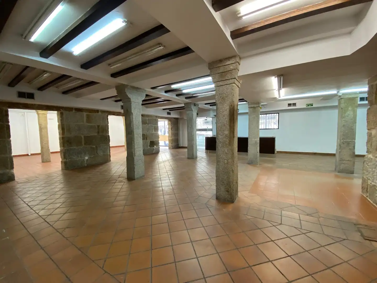 Local de alquiler en Ourense Capital  con Calefacción, Terraza y Amueblado