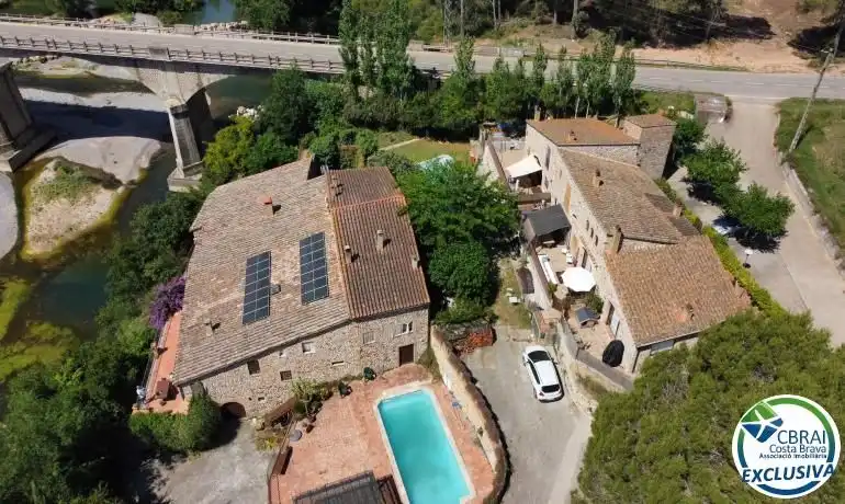 Vista exterior de Casa o xalet en venda en Sant Miquel de Fluvià amb Aire condicionat, Calefacció i Terrassa