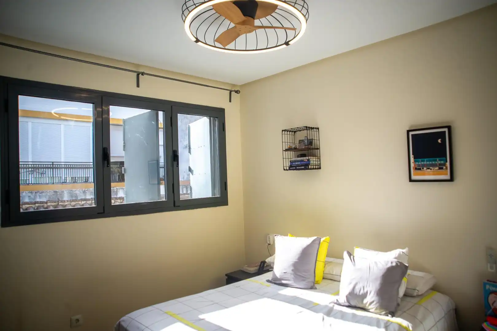 Schlafzimmer von Dachboden zum Verkauf in Sevilla mit Klimaanlage, Terrasse und Abstellraum
