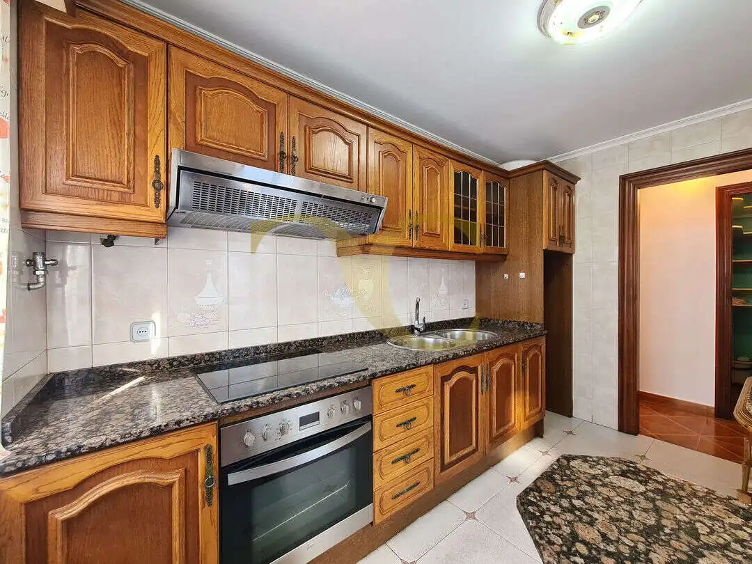 Cocina de Piso en venta en Gijón  con Calefacción, Jardín privado y Terraza