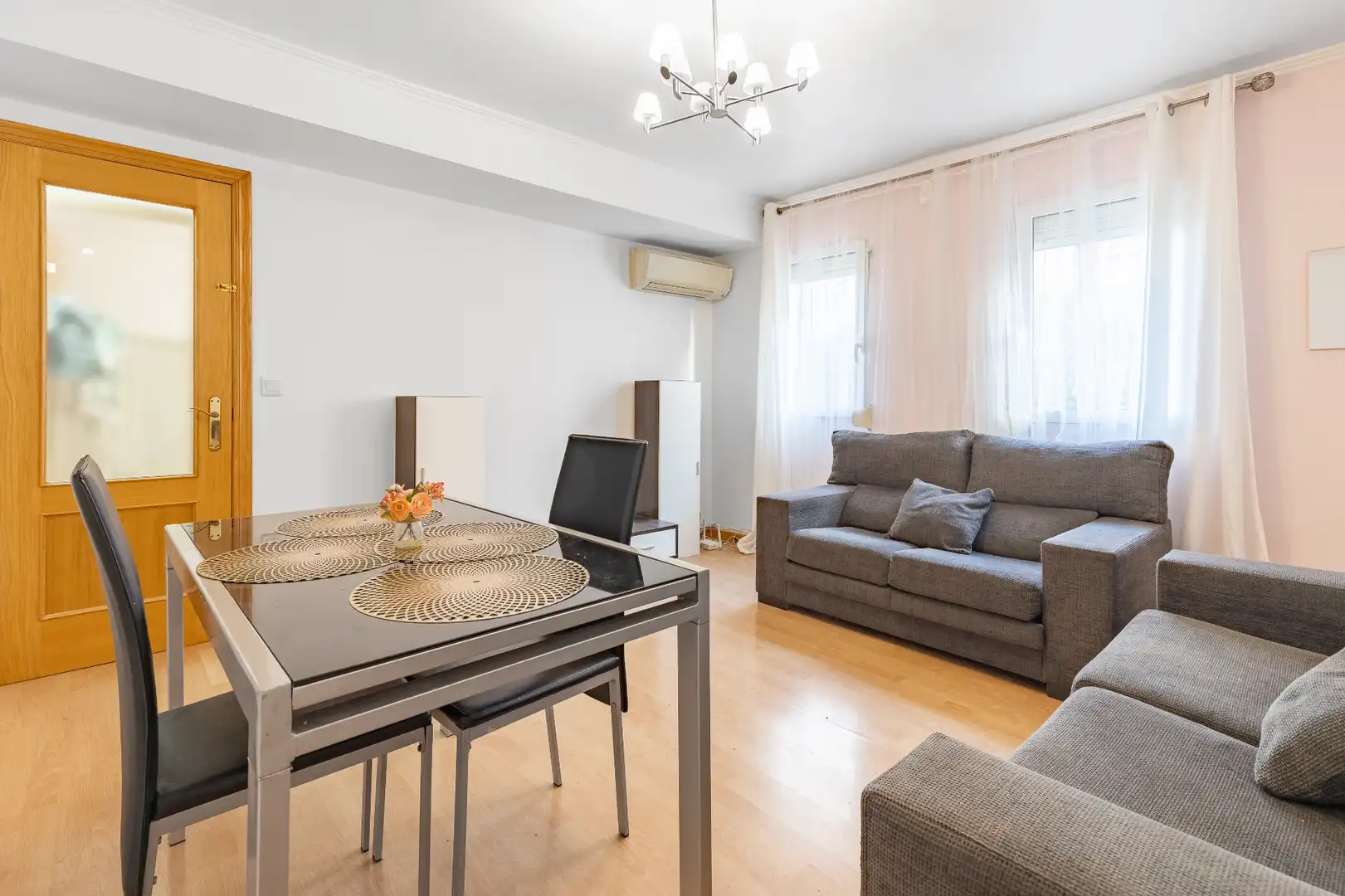 Sala d'estar de Pis en venda en Valencia amb Aire condicionat, Parquet i Moblat