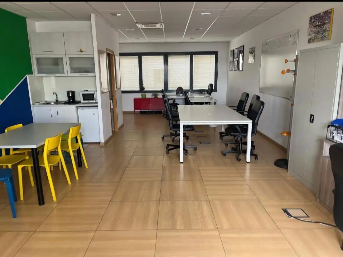 Büro zur Miete in Madrid mit Klimaanlage, Heizung und Terrasse