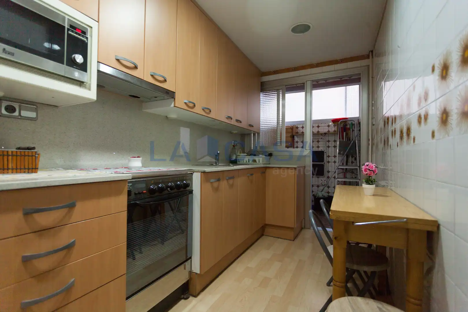Küche von Wohnung zum Verkauf in L'Hospitalet de Llobregat mit Balkon