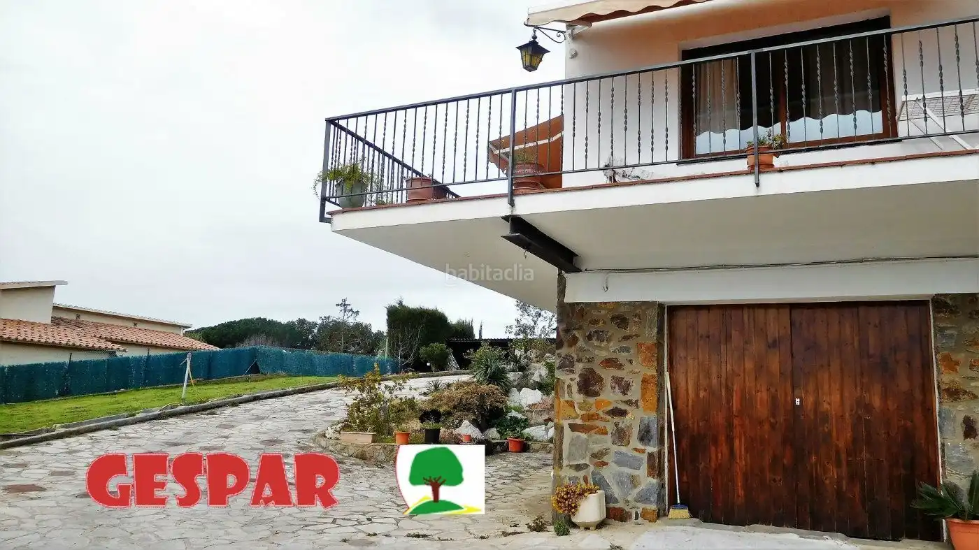 Vista exterior de Casa o chalet en venta en Bigues i Riells del Fai con Piscina