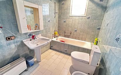 Bathroom of Flat for sale in Girona Capital