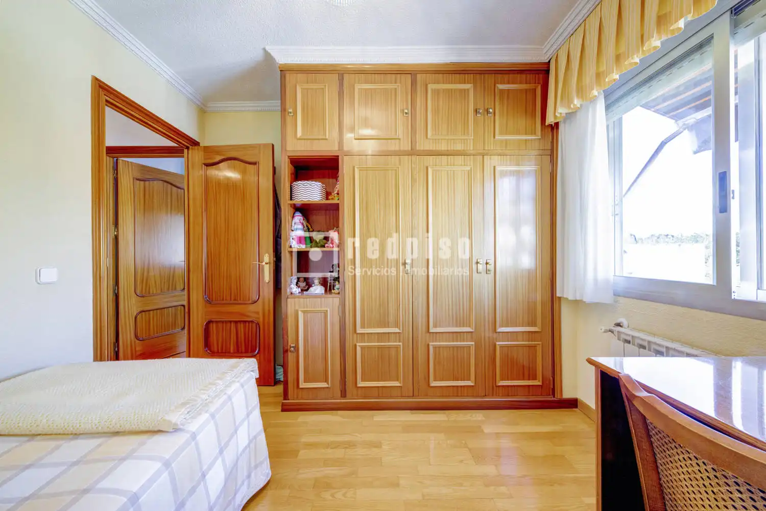 Bedroom of Houses for sale in Pozuelo de Alarcón  with Air Conditioner, Heating and Parquet flooring