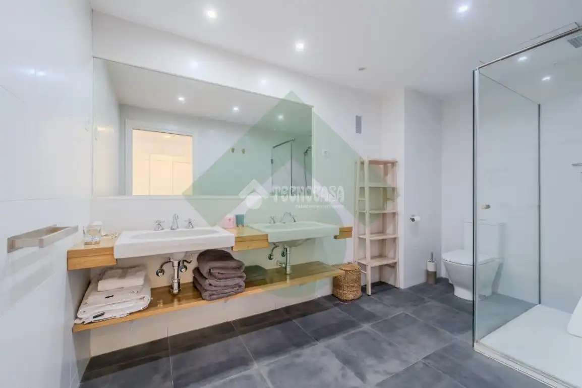 Badezimmer von Wohnung zur Miete in Madrid