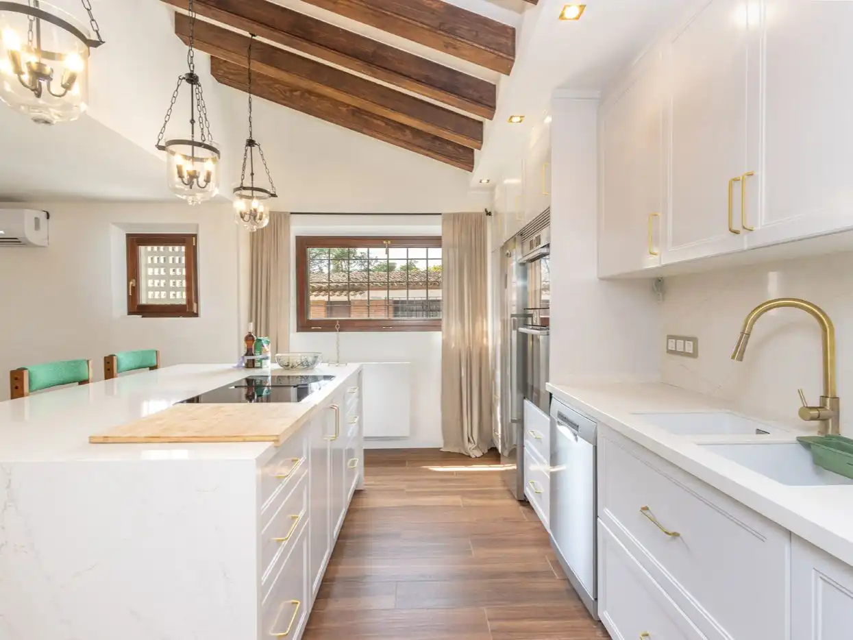 Maison rustique avec piscine à louer à GI-682 1, imagen 2
