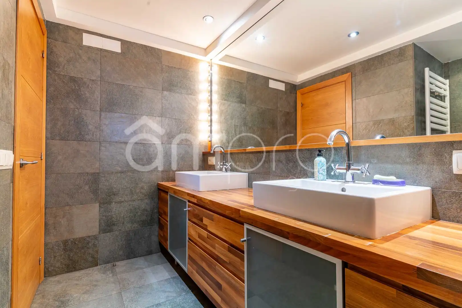 Baño de Piso de alquiler en Tarragona con Calefacción, Terraza y Trastero