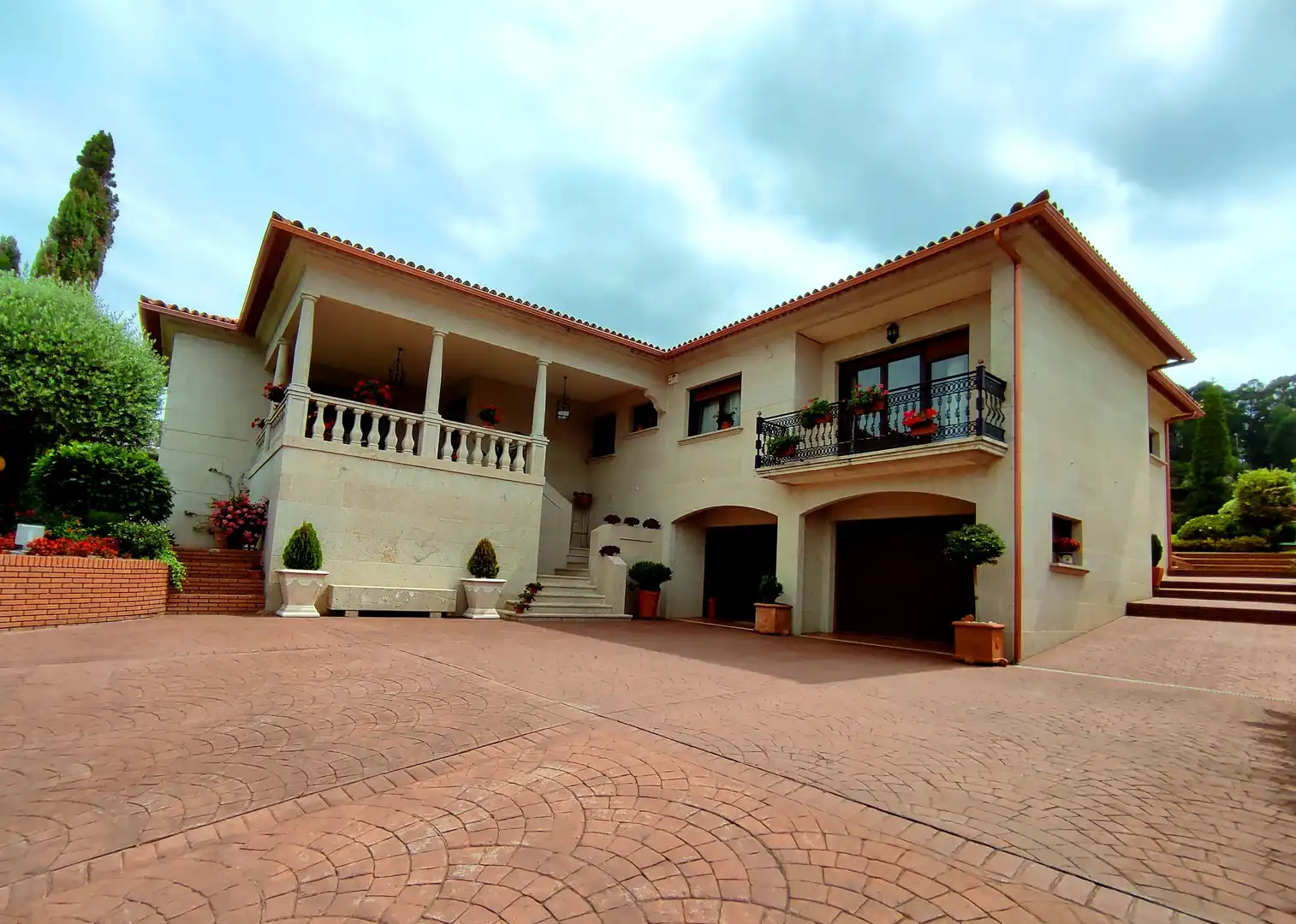 Vista exterior de Casa o xalet en venda en Gondomar amb Jardí privat, Parquet i Terrassa
