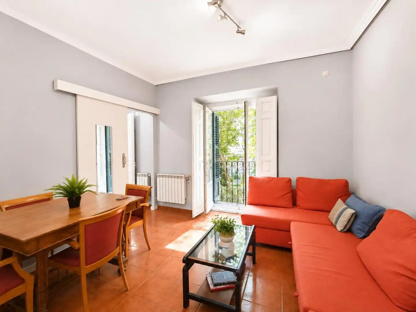 Wohnzimmer von Wohnung zur Miete in Madrid mit Heizung, Möbliert und Balkon