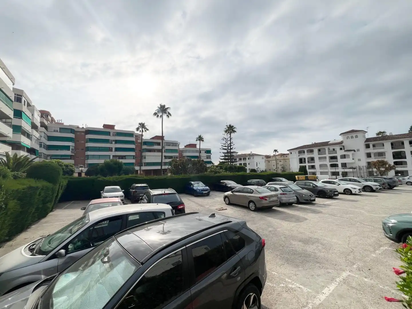 Parkplatz von Wohnung zum Verkauf in Torremolinos mit Klimaanlage, Privatgarten und Terrasse