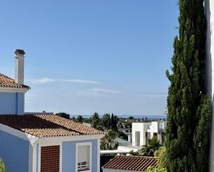 Exterior view of Apartment to rent in Estepona  with Air Conditioner, Heating and Terrace