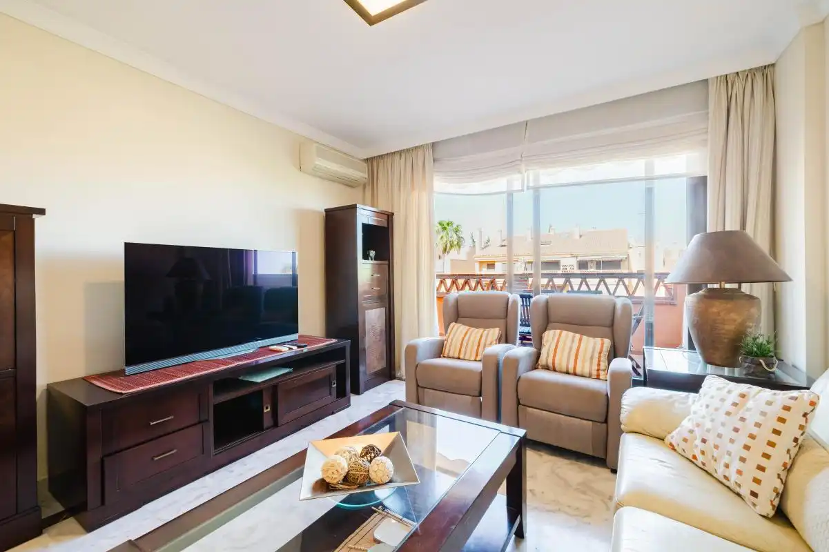 Sala d'estar de Dúplex de lloguer en Marbella amb Aire condicionat, Calefacció i Jardí privat