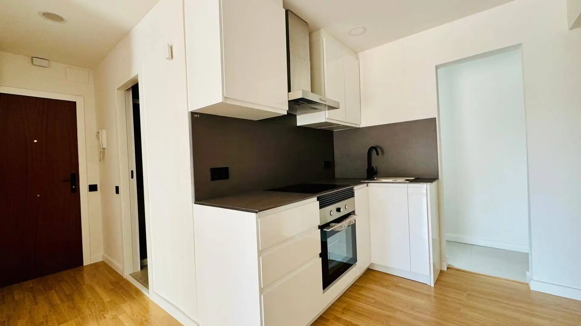 Kitchen of Flat for sale in L'Hospitalet de Llobregat  with Parquet flooring and Balcony