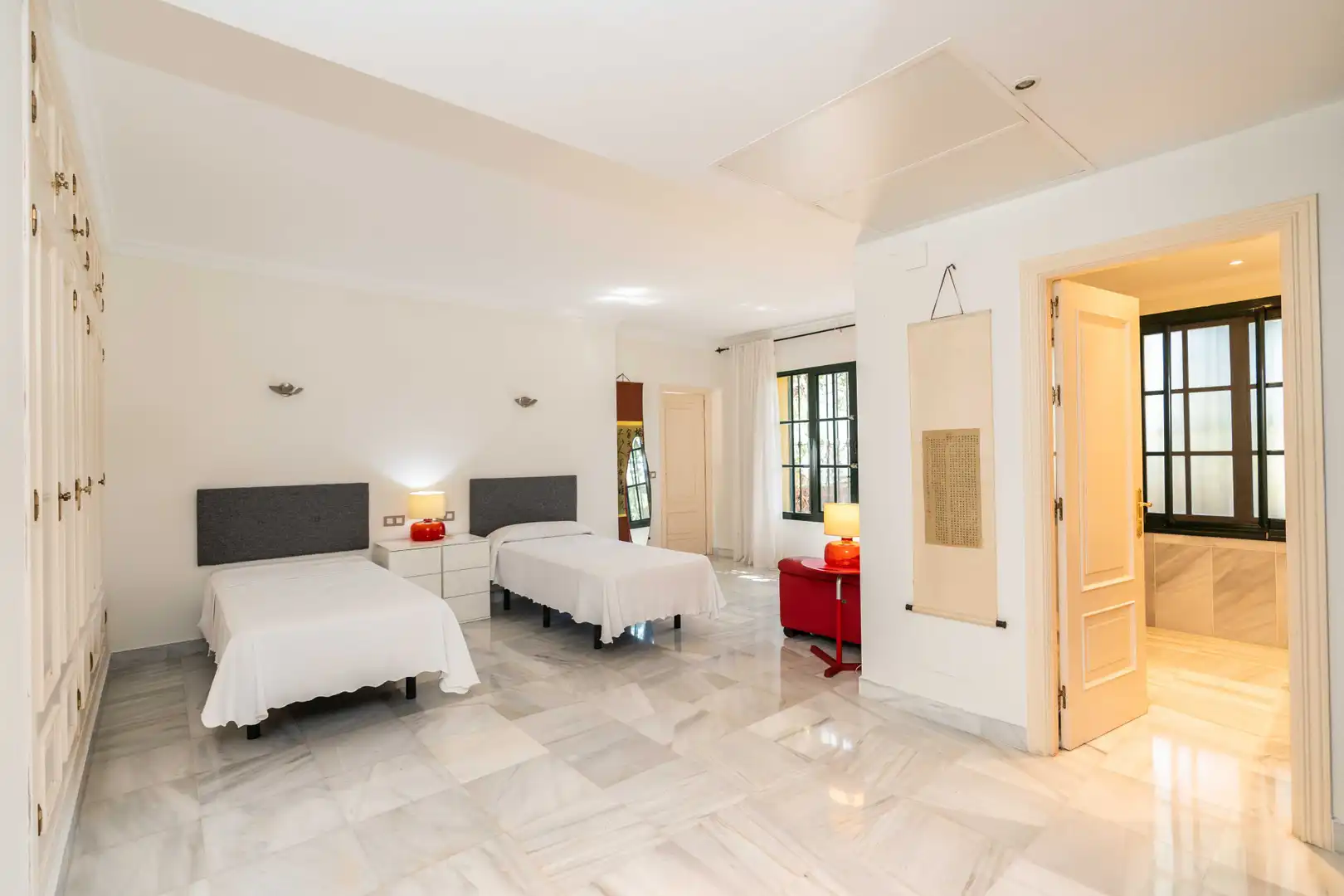 Dormitori de Casa o xalet en venda en Marbella amb Aire condicionat, Jardí privat i Terrassa