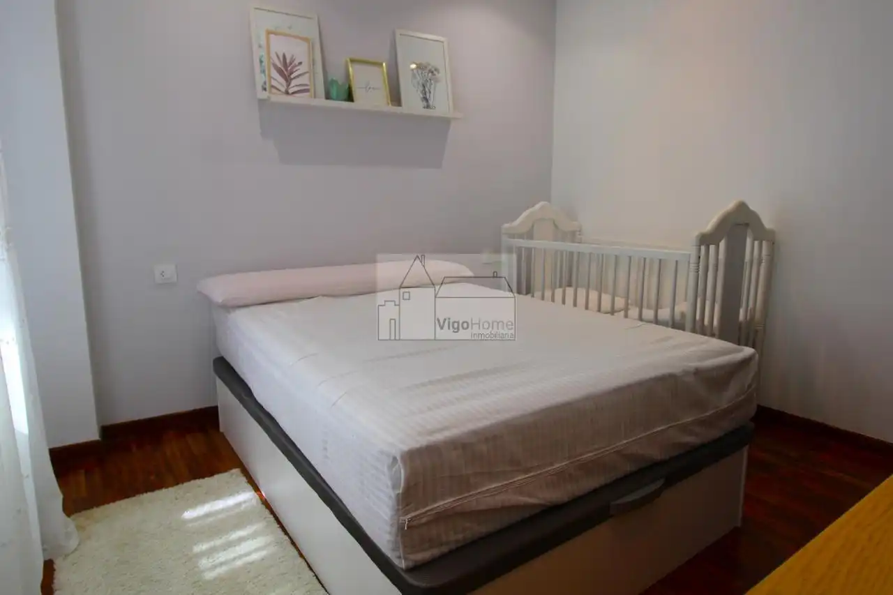 Bedroom of Flat for rent in Vigo   with Heating, Parquet flooring and Storage room