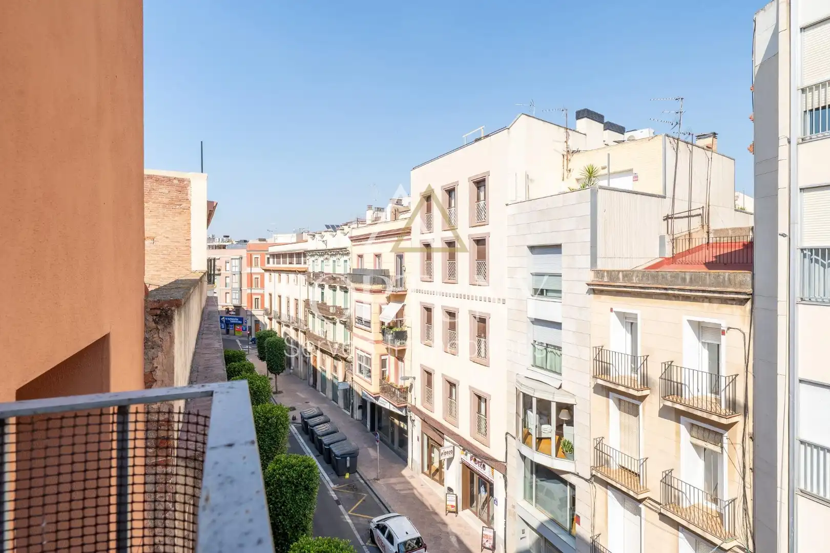 Vista exterior de Àtic en venda en Reus amb Aire condicionat, Terrassa i Balcó